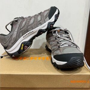 Merrell hiking sneakers (8.5w)